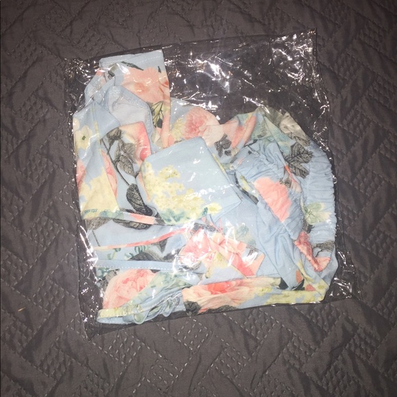 Floral romper - Picture 2 of 2